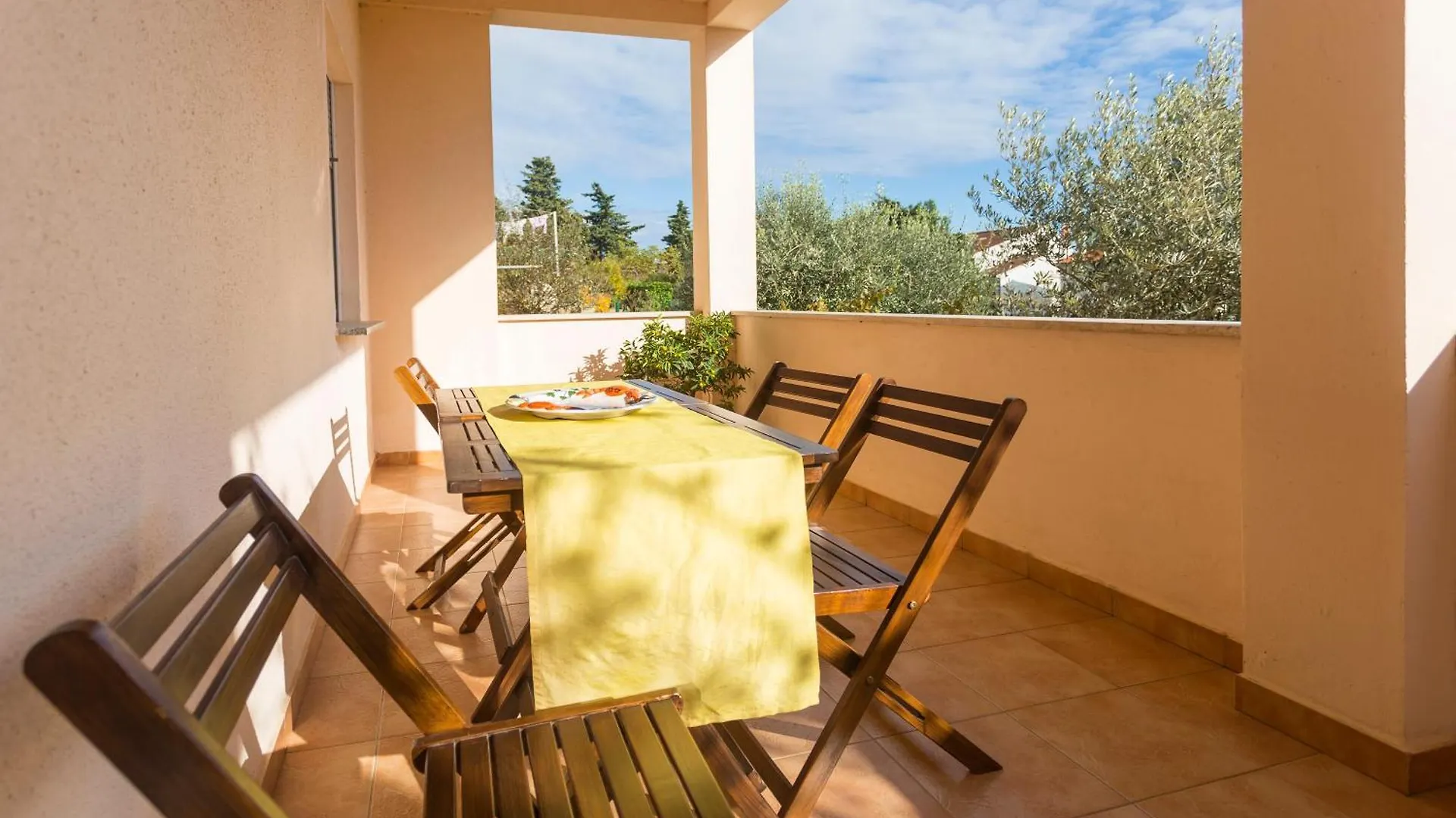 Spacious And Bright Apartment- Silvio 1 Banjole