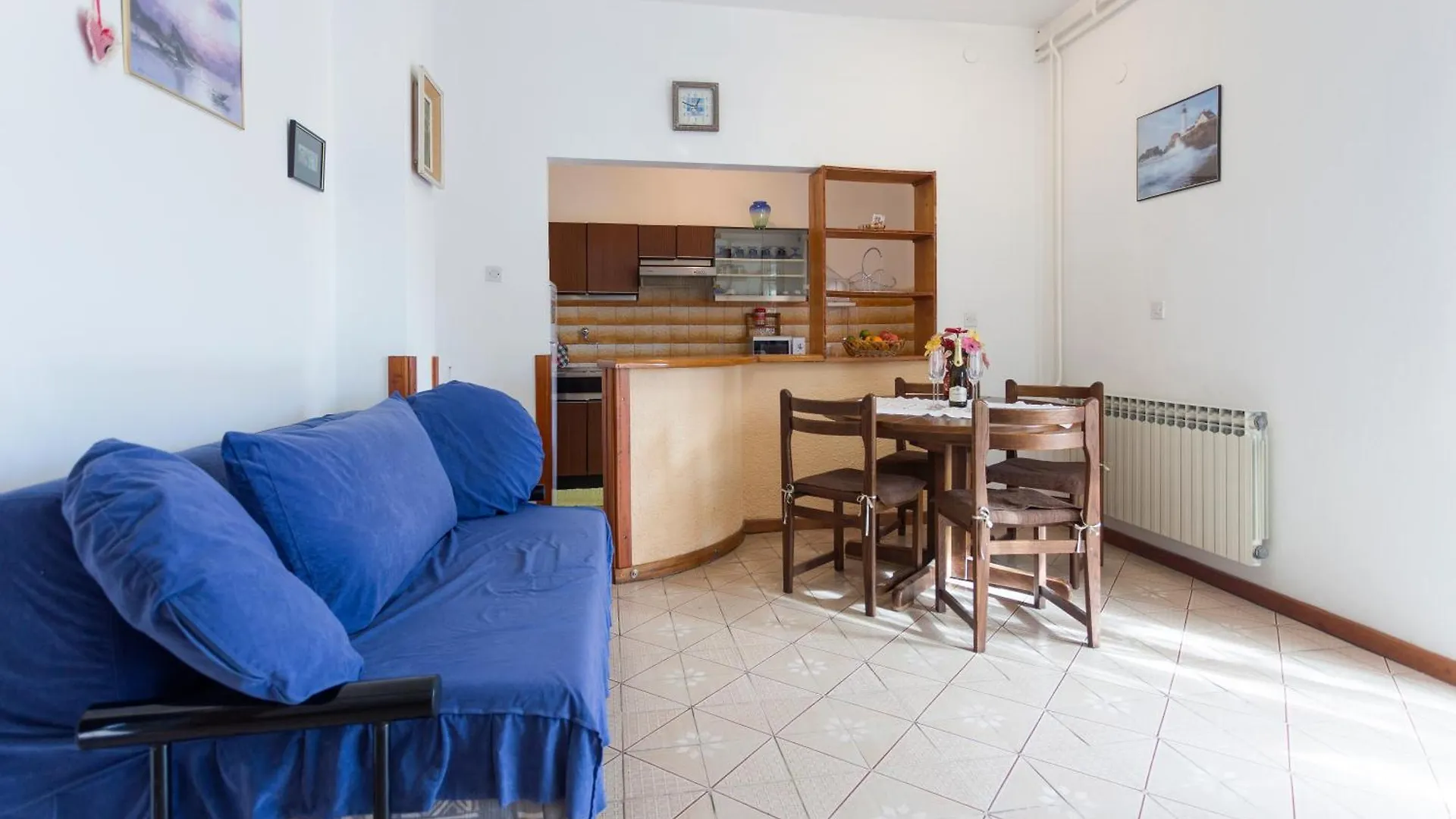 Spacious And Bright Apartment- Silvio 1 Banjole 0*,  Croatia